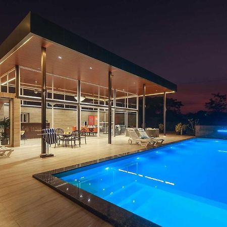 Stayvista At La Mer - Igatpuri ナーシク エクステリア 写真